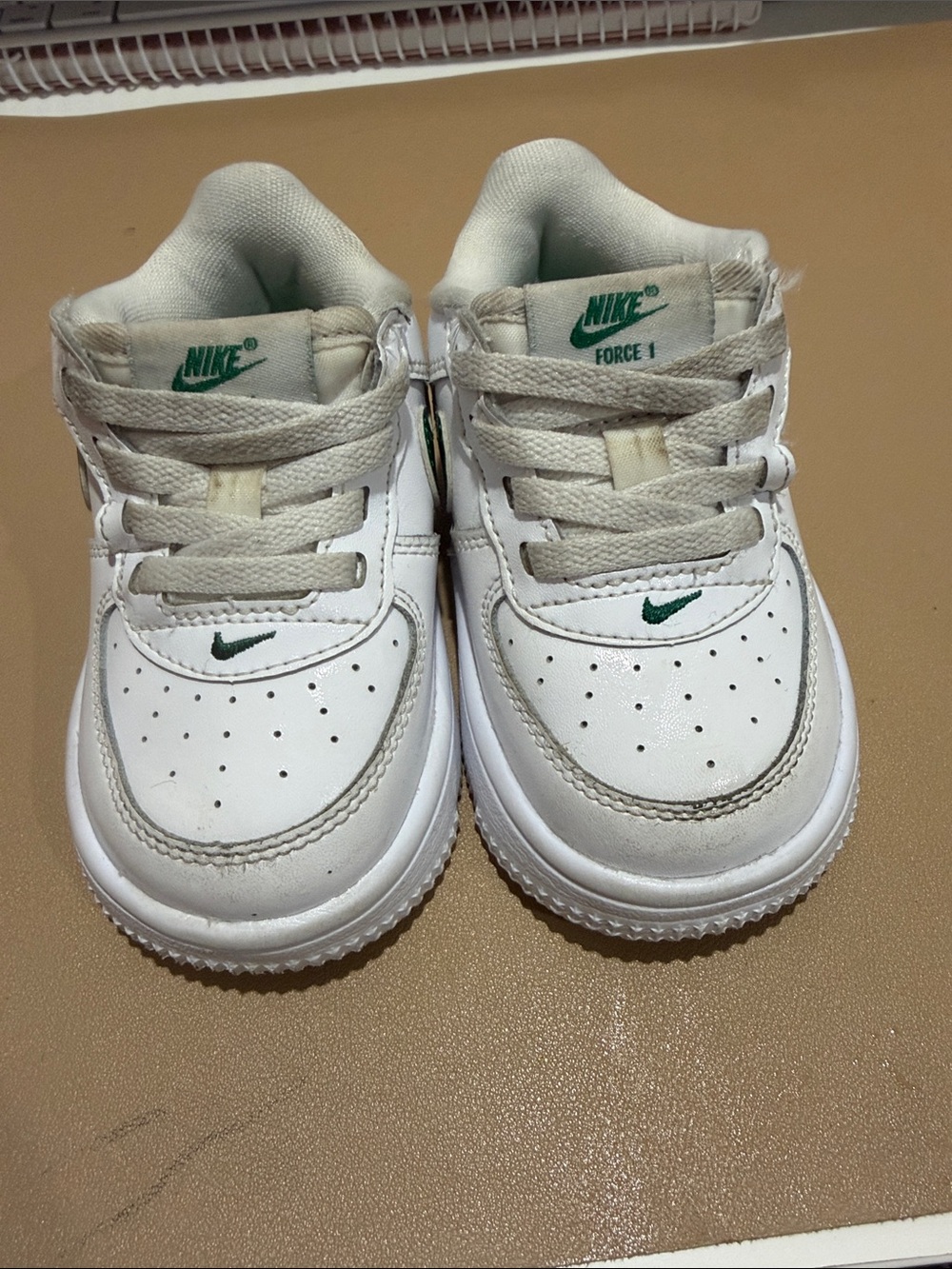 Nike Kids White and Green Low-Top Sneakers